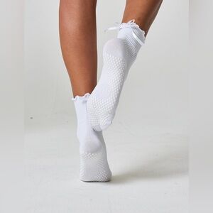 Lucky Honey Grip Sock - The Juliet Sock White Bow NWT
Pilates/ Barre